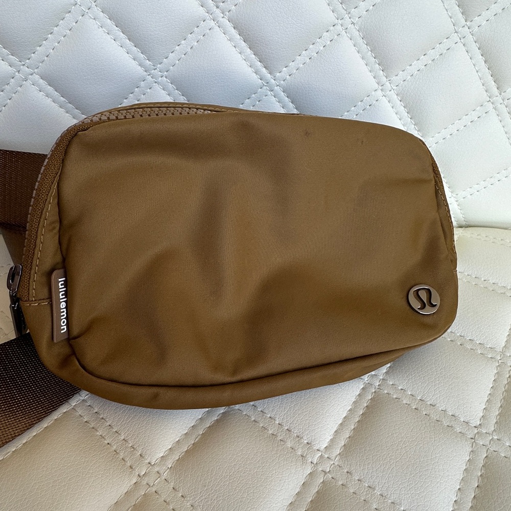 Lululemon Everywhere Belt Bag
